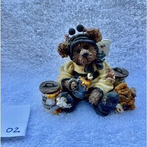 Beekeeper Boyd’s bear